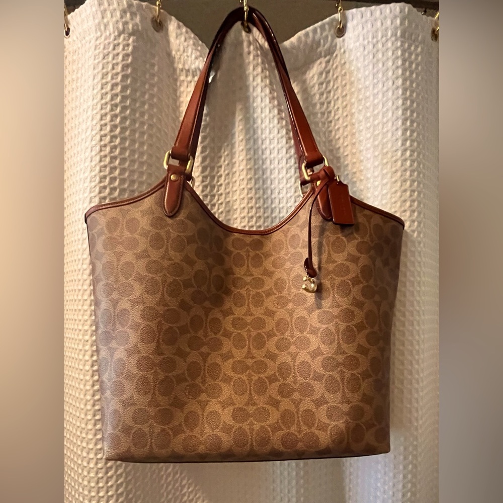 Like New Coach Tote Bag with matching pouch